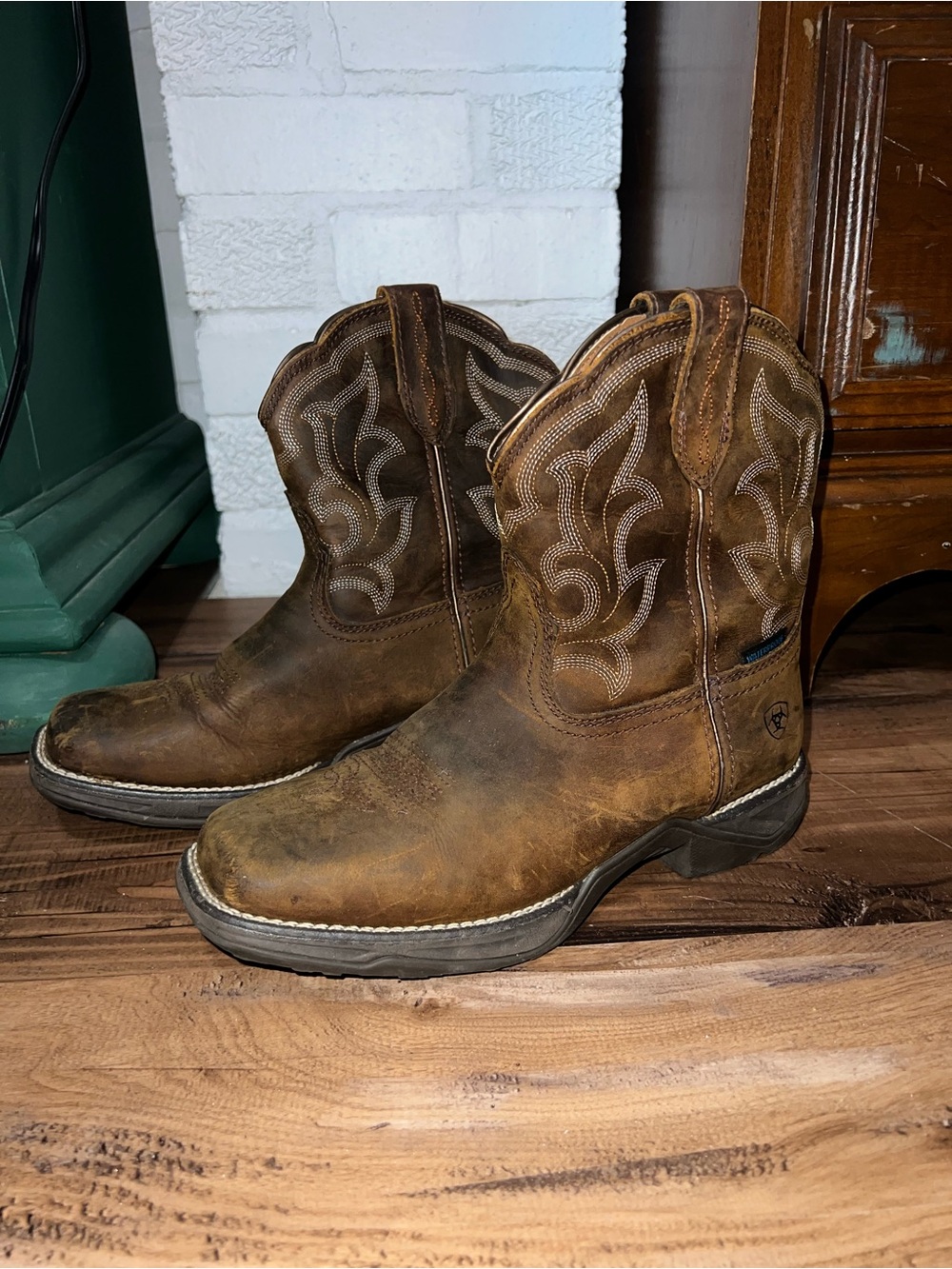 Women’s ariat boots